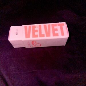 Jeffree Star velvet lipstick- name: Gardening H.